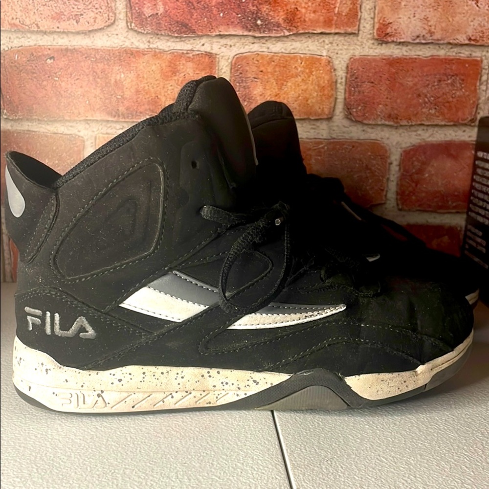 Fila Black and Silver Sneakers Modern Athletic Design